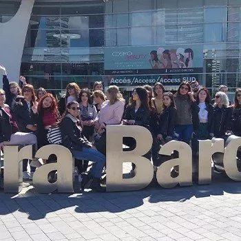 Taxidi Stin Varkeloni - Ekthesi Omorfias